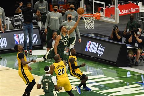bucks betting line tonight.
